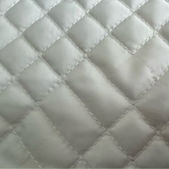 Izod Quilted & Fleece Cream Vest - Picture 14 of 15